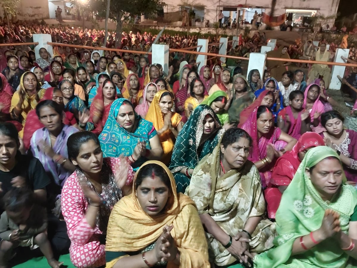 अहंकार मनुष्य को अंदर खोखला कर देता है : सद्गुरु महाराज