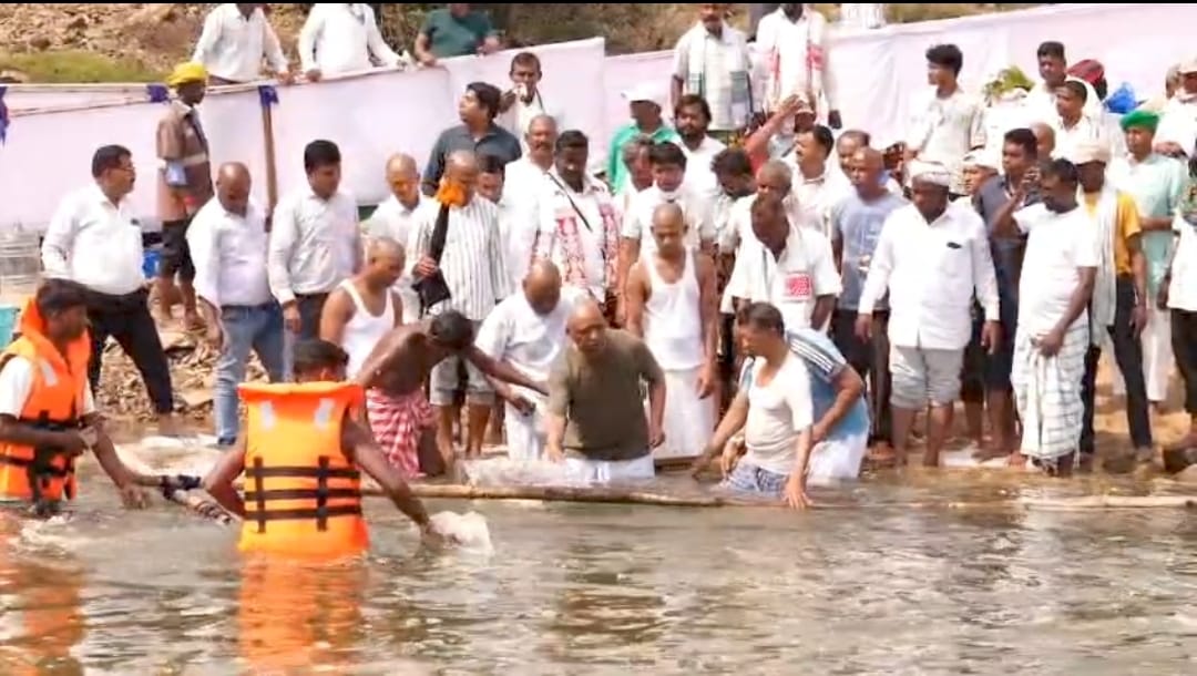 Hemant Soren immersed the ashes of his late mother, Rupi Soren, at Rajrappa.