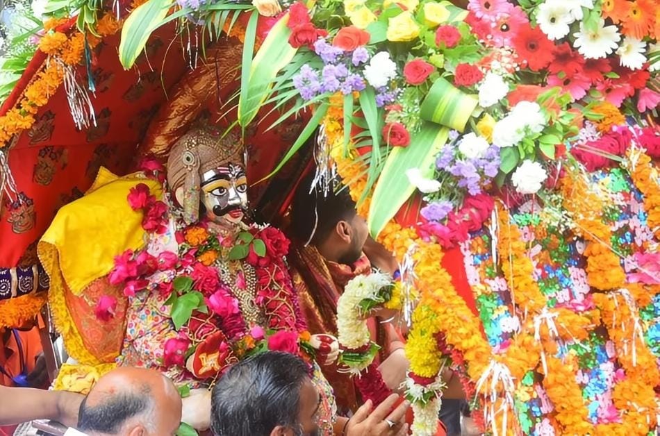 बाबा महाकाल ओर रावण का पुतला