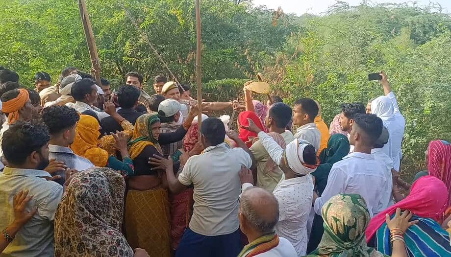 Women Clash With Police at Chhata Sugar Mill Protest