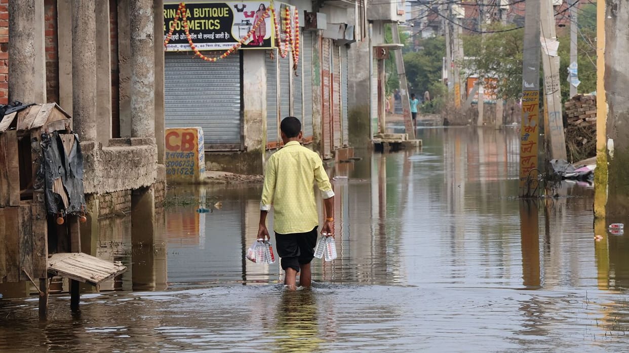 Lucknow: 58 roads in Faizullaganj and the old city, destroyed by floods, will be rebuilt; many areas were comp
