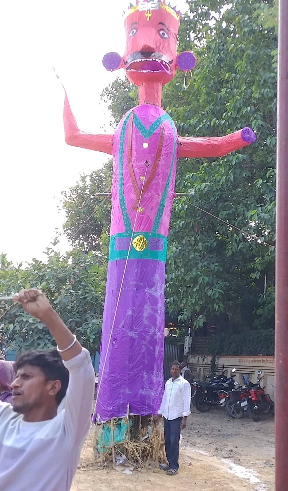 Azamgarh News: फूलपुर में 45 फुट के रावण का होगा दहन