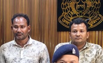 Azamgarh News: 25 और 50 हजार रुपये के इनामी दो बदमाश गिरफ्तार