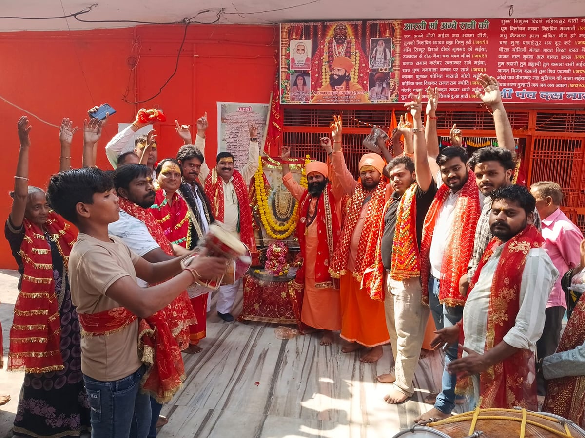 Kasganj News: मां काली की निकाली भव्य शोभायात्रा, गूंजे जयकारे