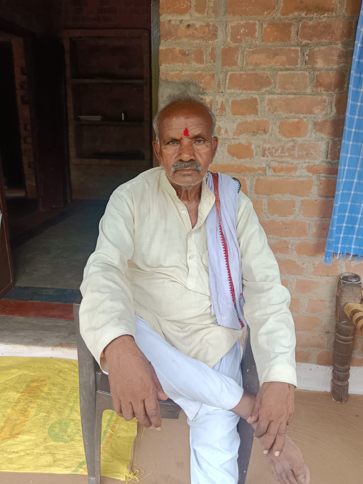 Jalaun News: ट्रॉली छूते ही करंट की चपेट में आया किसान, मौत