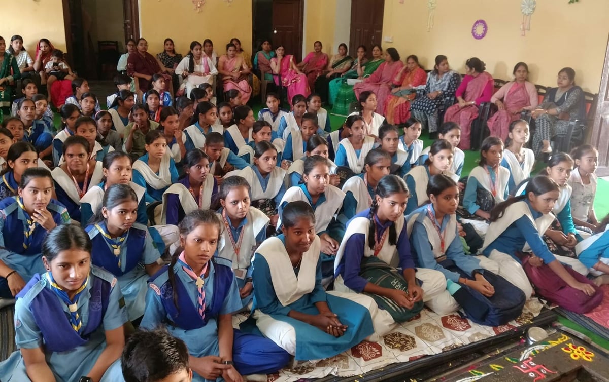 Hardoi News: दयानंद वाक के सीनियर वर्ग में शौर्य और जूनियर में गहना प्रथम