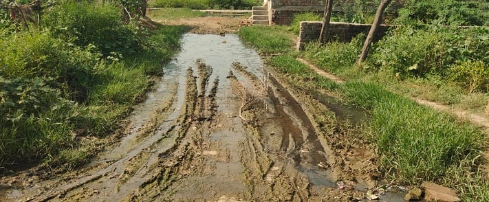 Etawah News: गली में भरा है नाली का पानी, बढ़ा मच्छरों का प्रकोप