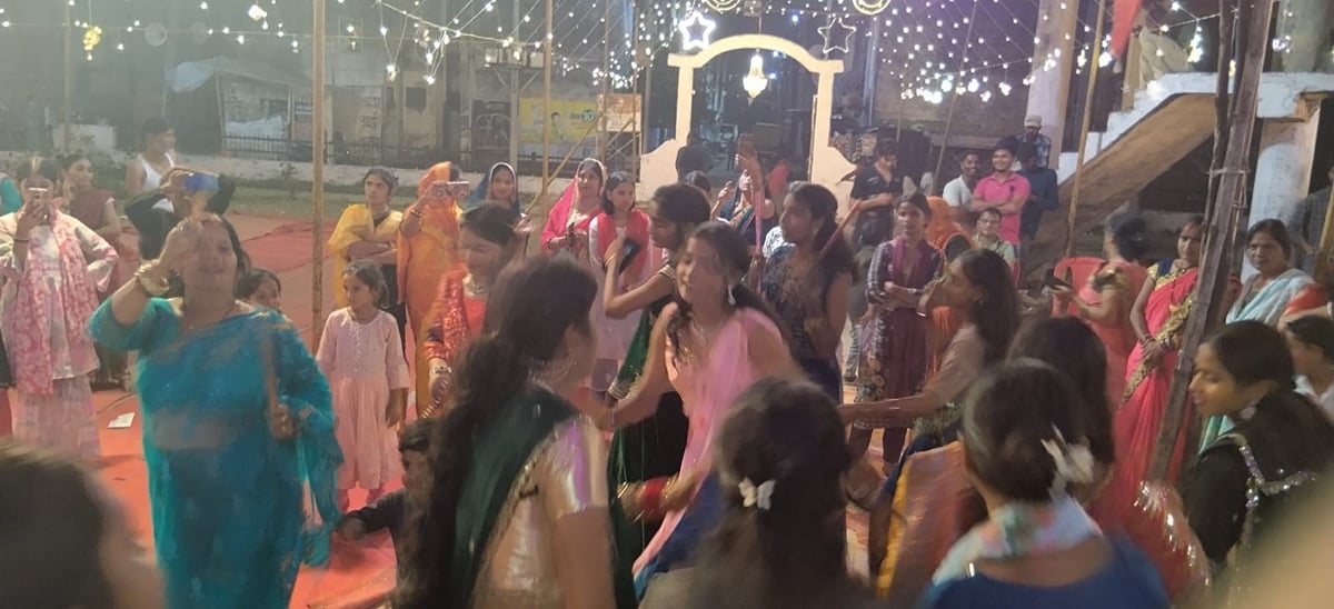 Hamirpur News: दस फीट दूर बेटे को लगी गोली, मां बेचती रहीं सब्जी