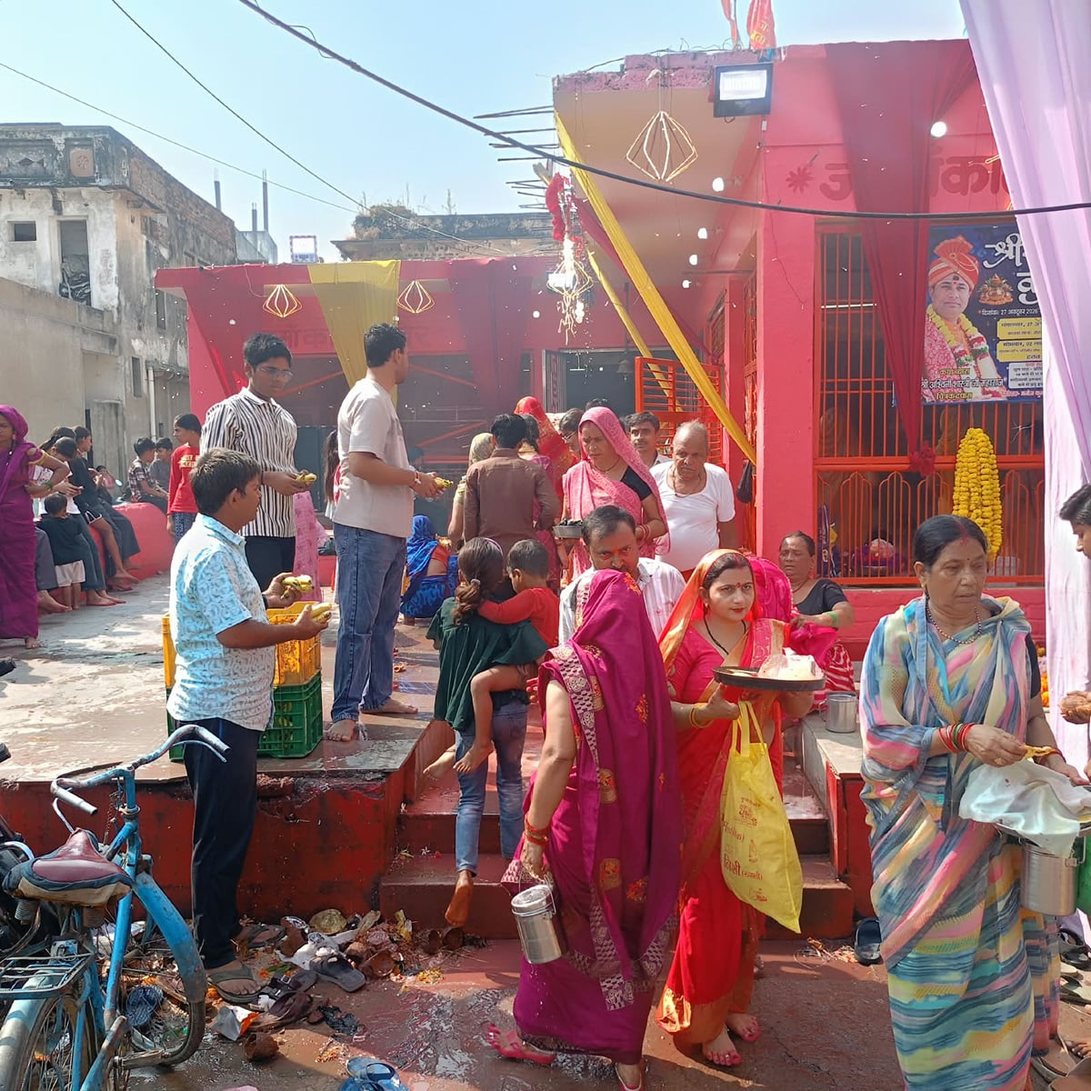 Chitrakoot News: पंडालों और मंदिरों में गूंजे जयकारे, जवारे निकाले