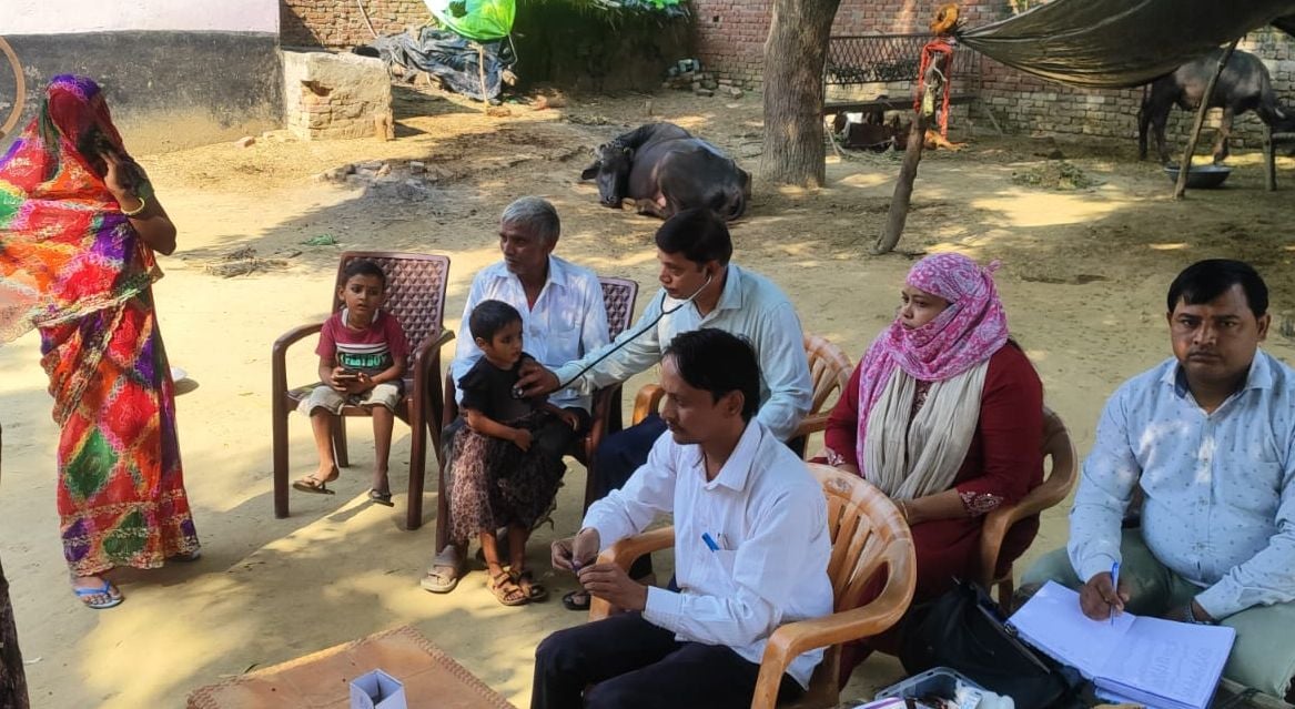 Kasganj News: इटउआ में दूसरे दिन भी लगाया शिविर