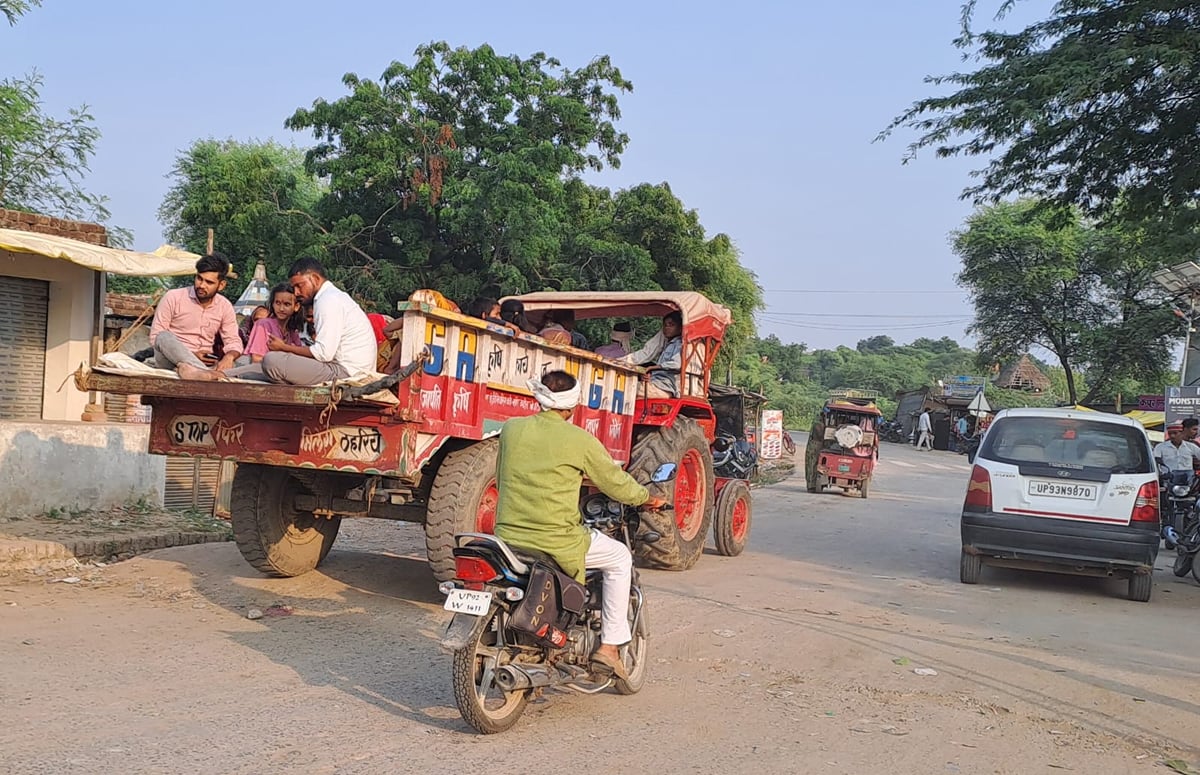 Jalaun News: जवारे विसर्जन के नाम पर श्रद्धालुओं की जान जोखिम में