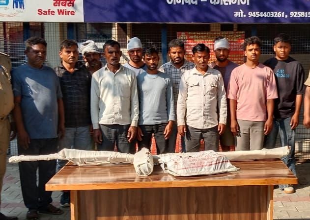 Kasganj News: गाड़ी हटाने पर दो समुदायों के लोग भिड़े, पथराव, 11 गिरफ्तार