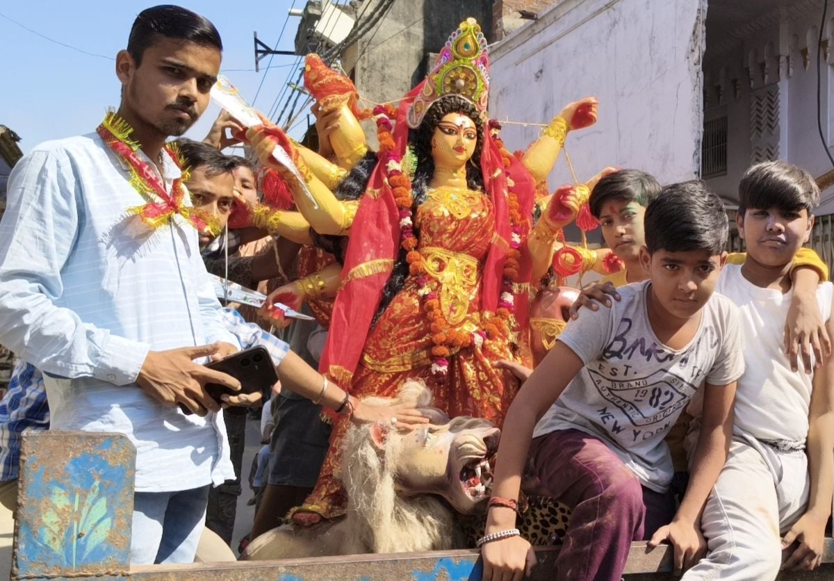 Shahjahanpur News: महानवमी पर मातारानी की आरती कर लिया आशीर्वाद