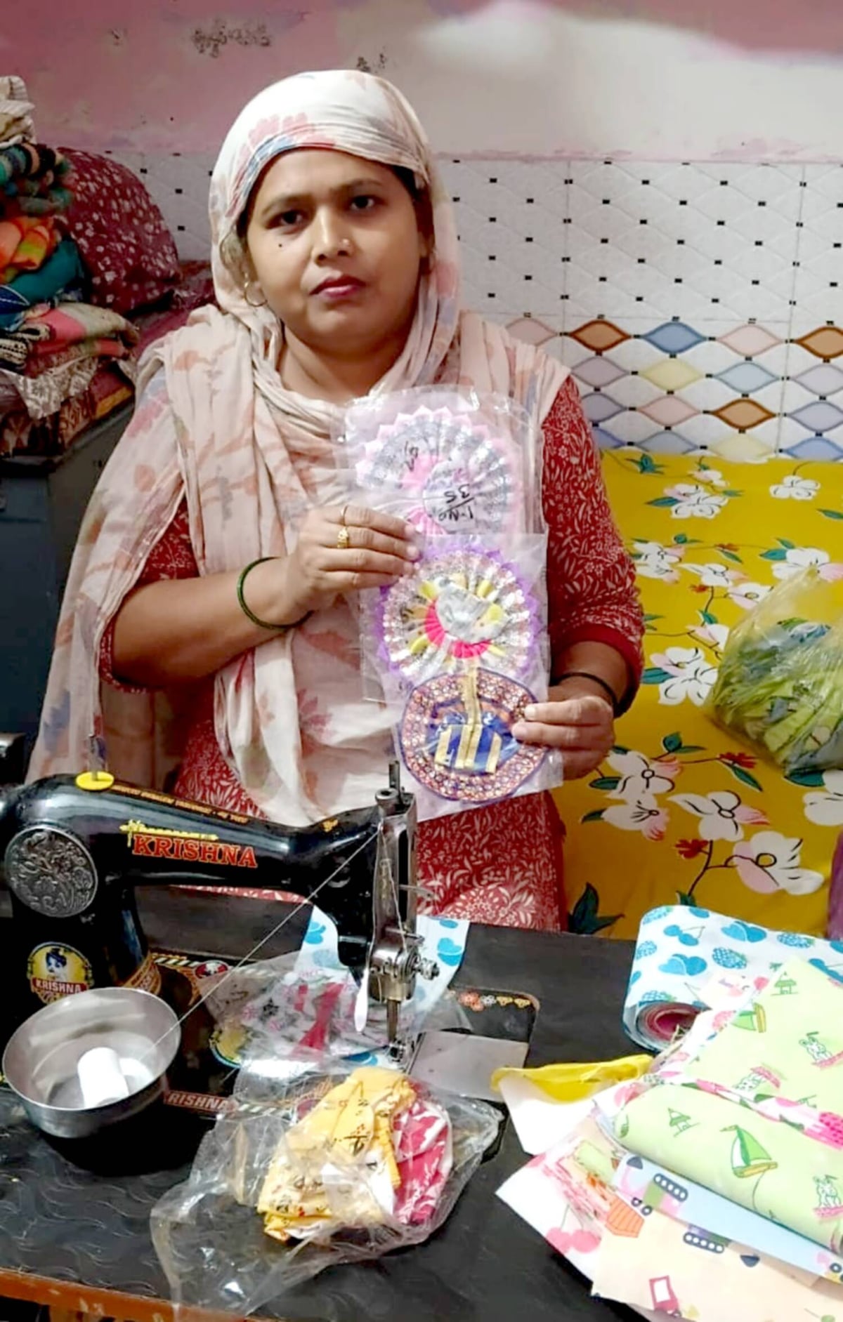 Aligarh News: कान्हा की पोशाक से शबनम ने बुनी कामयाबी की कहानी