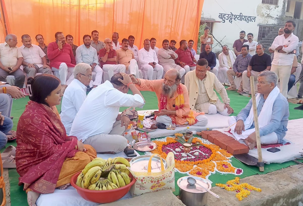 Bahraich News: किसान पीजी कॉलेज में एलएलबी भवन का भूमि पूजन