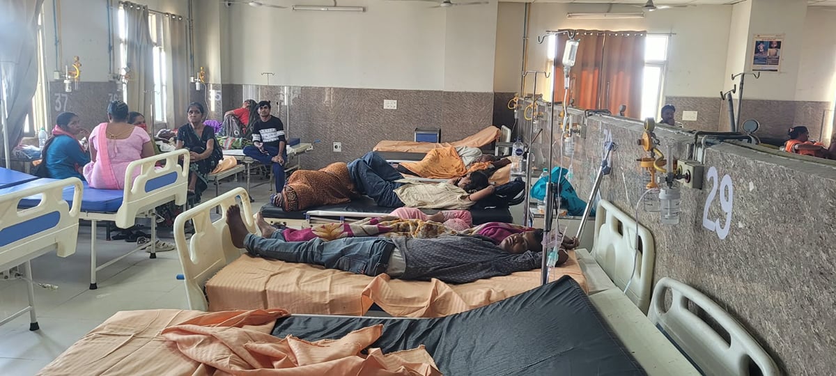 Etah News: मेडिकल कॉलेज में एक महिला मिली डेंगू पीड़ित, 400 मरीजों को दिया उपचार
