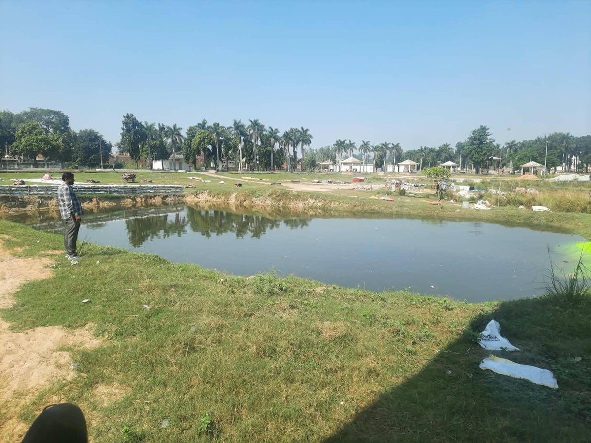 Sant Kabir Nagar News: आमी नदी तट पर बने अस्थायी पोखरे में होगा मूर्तियों का विसर्जन