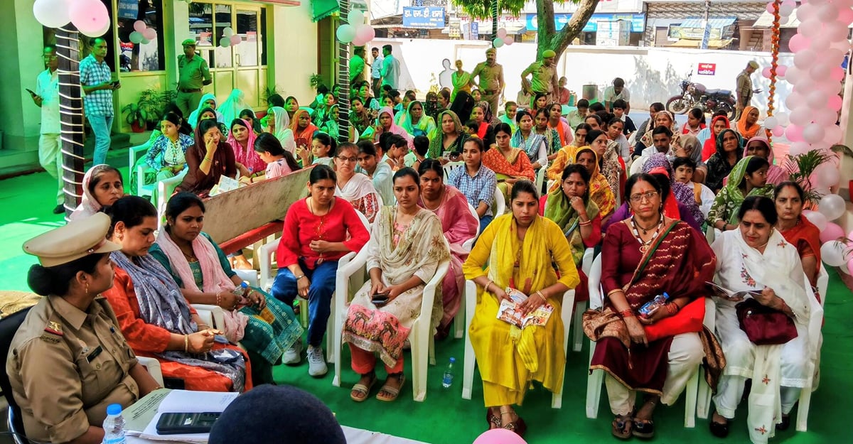 Meerut News: मवाना में मिशन शक्ति के तहत परिवार विवाद निवारण केंद्र
