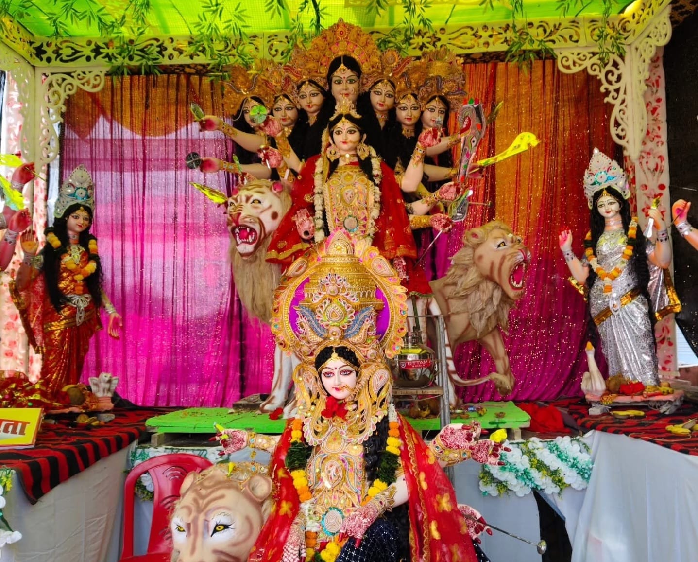 नगर के डोमनपुरा में स्थापित माँ दुर्गा प्रतिमा। संवाद