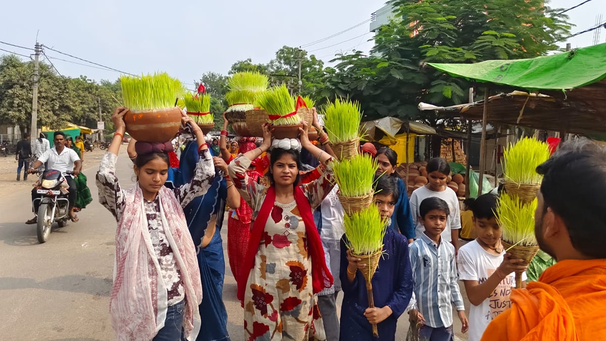Lalitpur News: जवारों की शोभायात्रा मेें उमड़ा आस्था का सैलाब