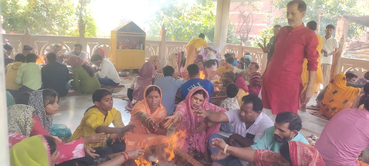 Basti News: मंदिरों और घरों में गूंजे मंत्र, हवन के बाद किया कन्या पूजन