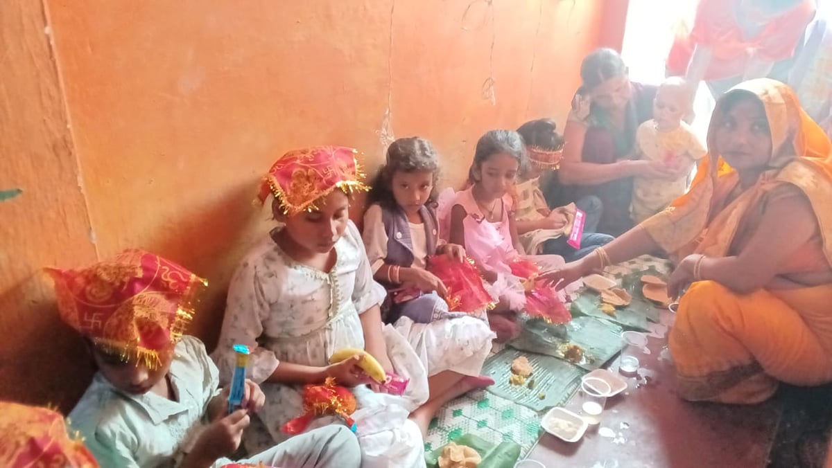 Prayagraj News: महानवमी पर जगह-जगह भंडारे, भक्ति में डूबा शंकरगढ़