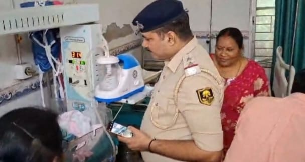 newborn baby girl was found discarded in some bushes police officer showing great humanity today