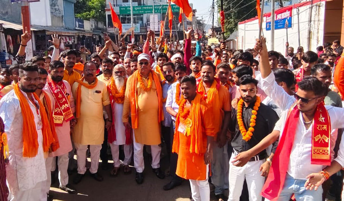 Shahjahanpur News: स्थापना दिवस पर निकाली गई भगवा यात्रा