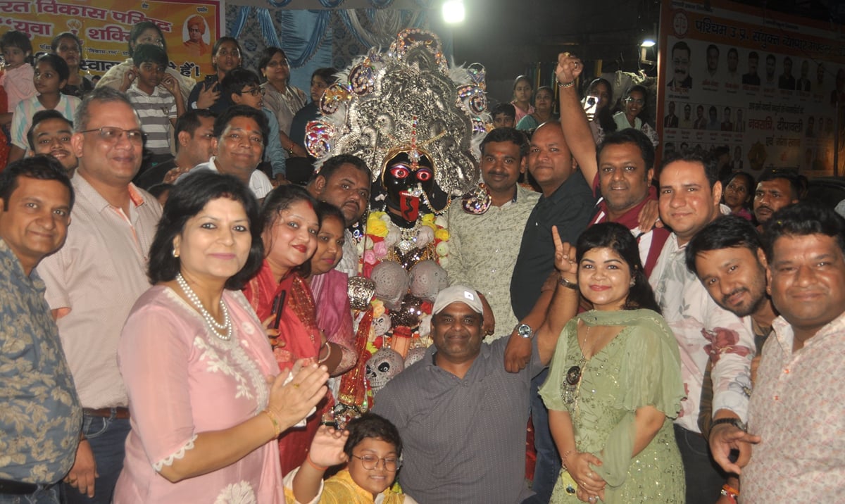 Hapur News: मां चंडी की पालकी शोभायात्रा में उमड़ी भीड़