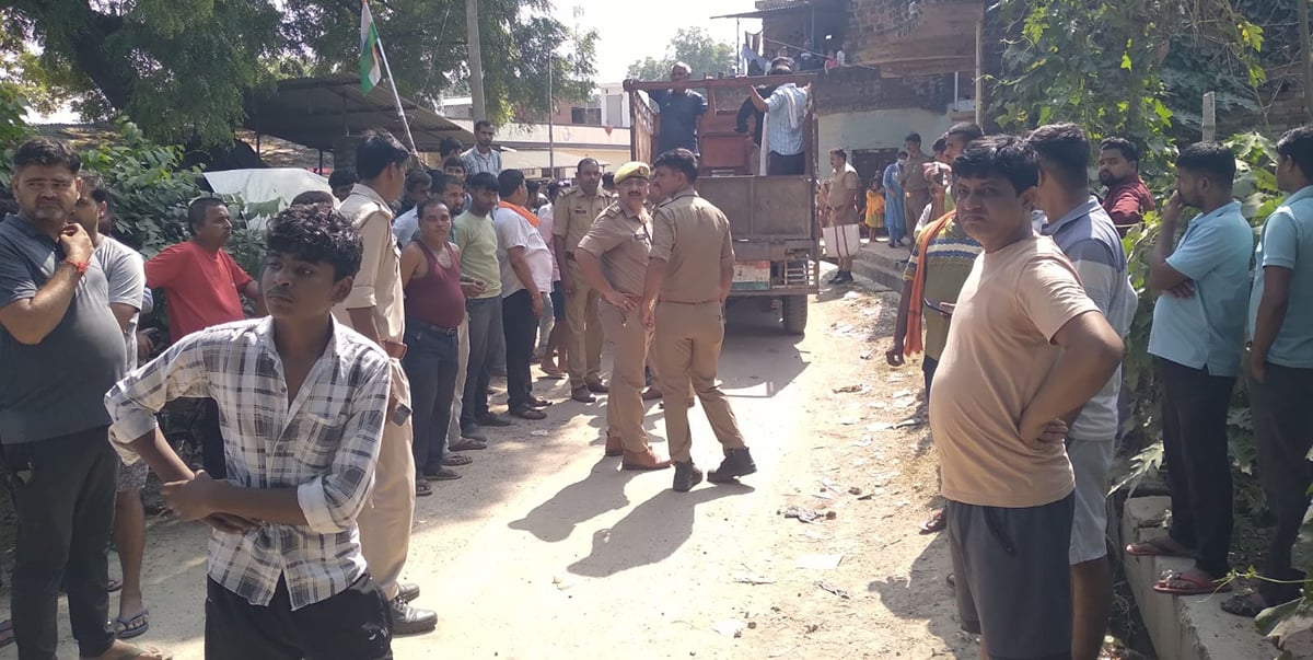 Raebareli News: घर में फंदे से लटकता मिला महिला का शव