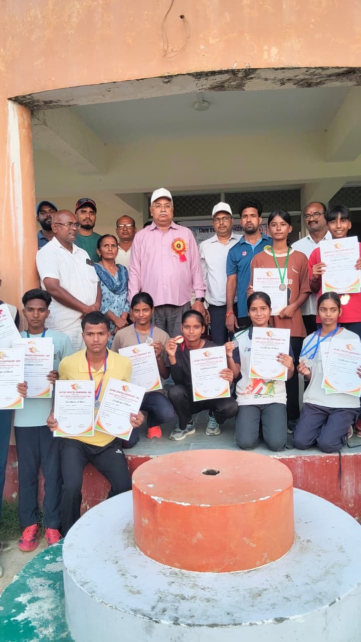 Sant Kabir Nagar News: 600 मीटर दौड़ में शशि गाैड़ ने बाजी मारी