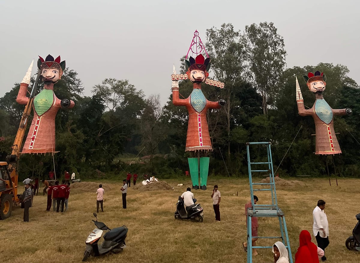 Jhansi News: विजयादशमी आज, रावण, कुंभकर्ण व मेघनाद के पुतलों का होगा दहन