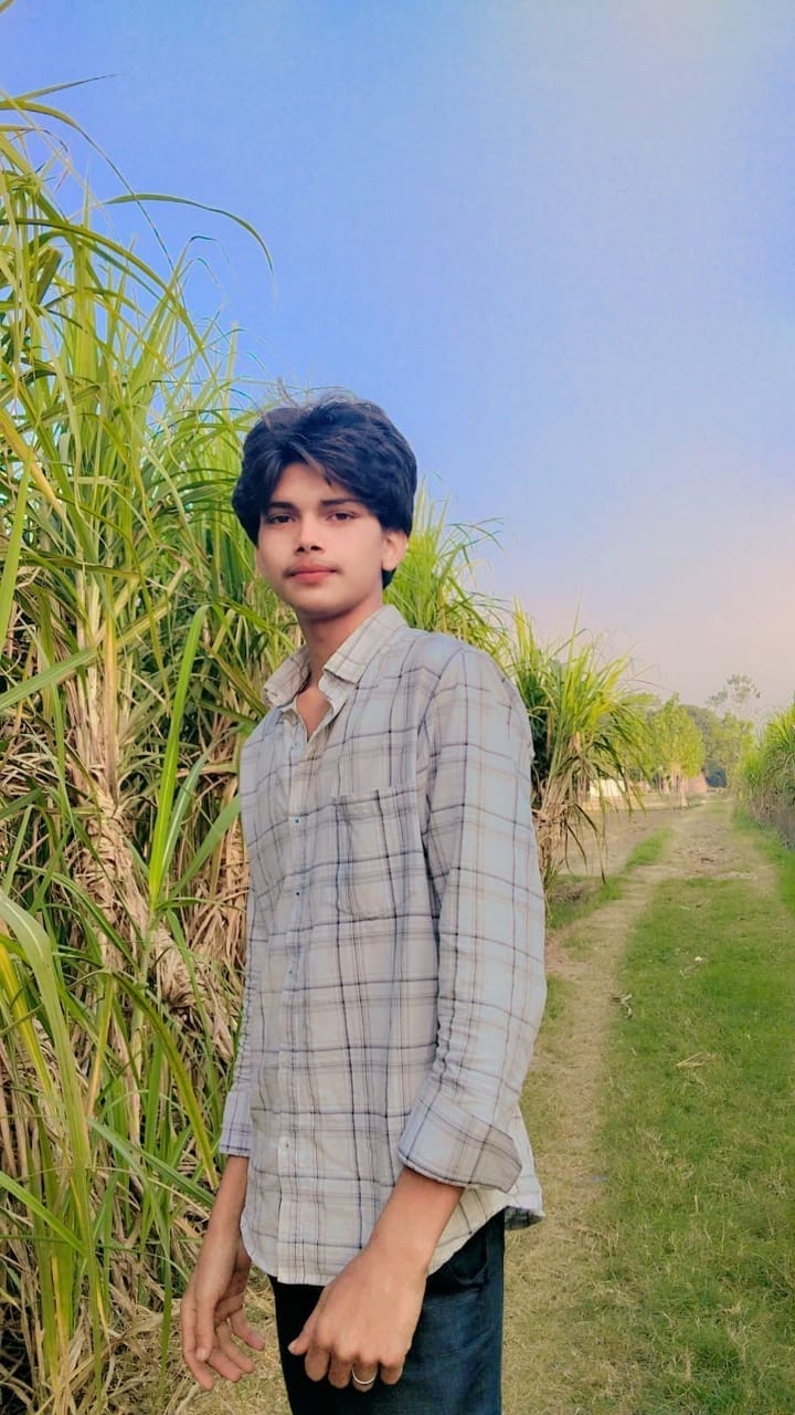 शामली में हादसे में मरे महरमपुर निवासी शकिब का फाइल फोटो। स्रोत परिजन