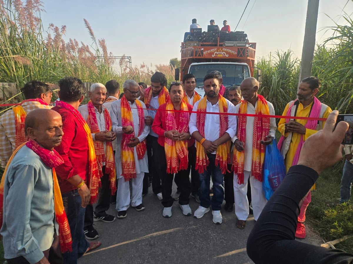 Meerut News: दौराला में दशहरा निकला जुलूस, राम-रावण युद्ध का सजीव मंचन