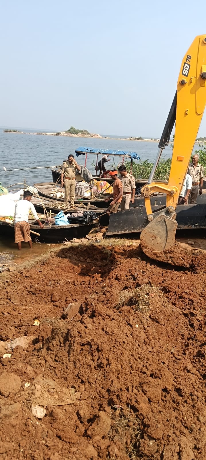 Sonebhadra News: रस्सी और बांस लगाकर विसर्जन स्थलों पर घेरेबंदी, ड्रोन कैमरे से होगी निगरानी