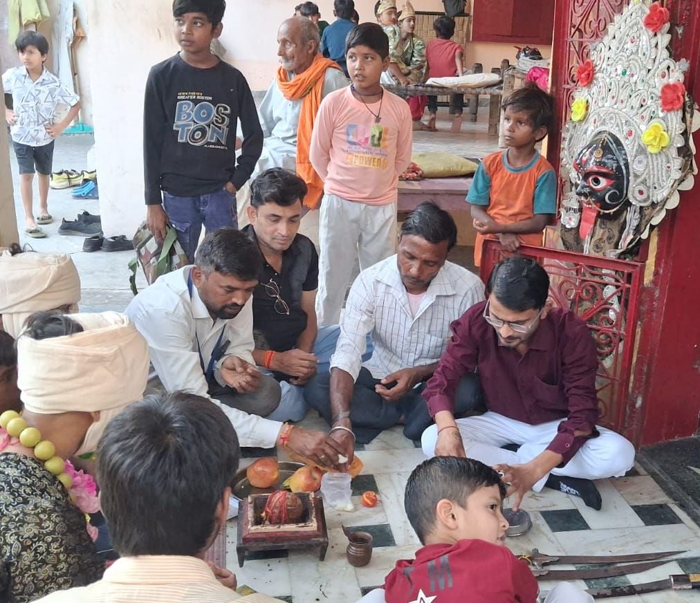 Budaun News: धूमधाम से निकाली शोभायात्रा, हवन-पूजन के साथ हुआ कन्या भोज