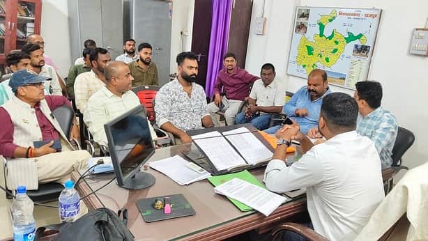 Following a meeting at the SDM office, the 'chakka jam' (road blockade) scheduled for October 22