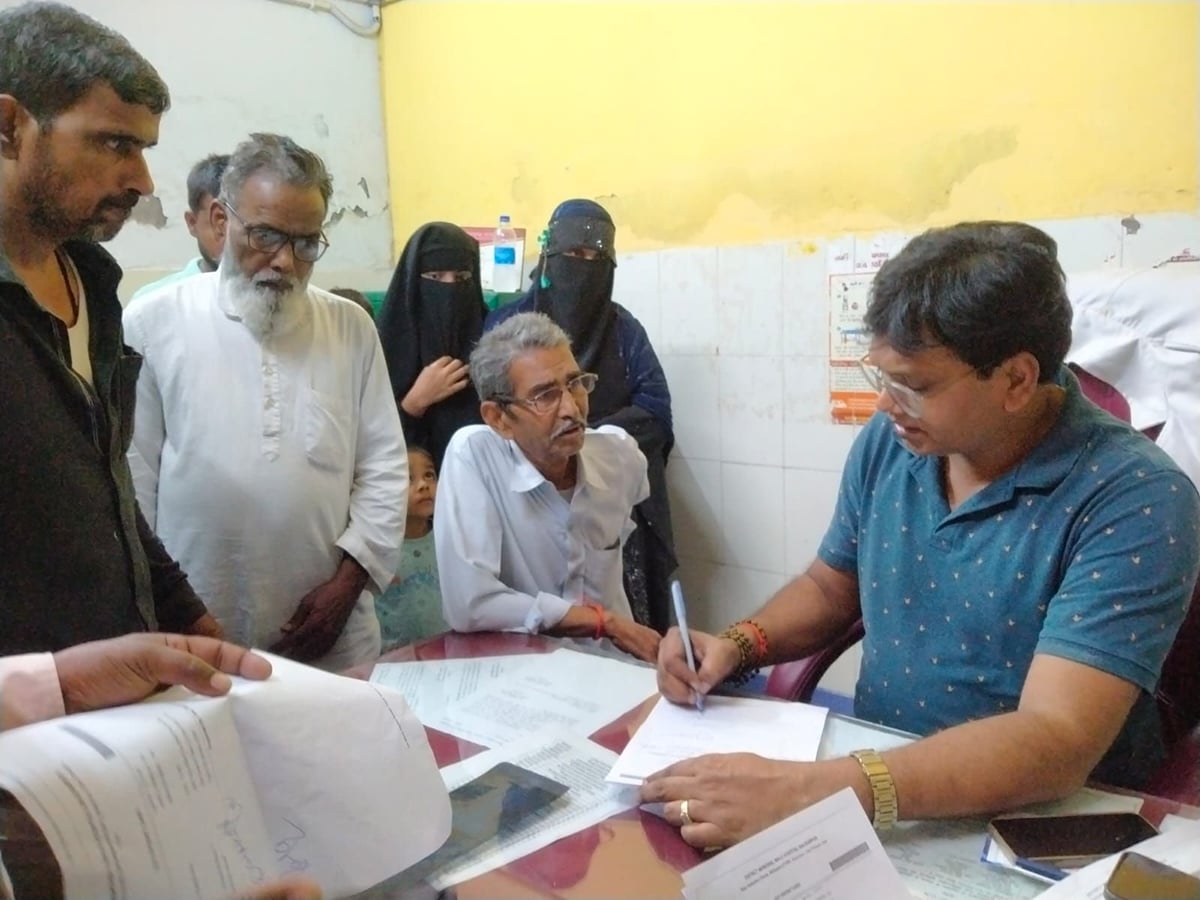 Balrampur News: मौसम बदलने से बढ़ी जोड़ों के दर्द की परेशानी