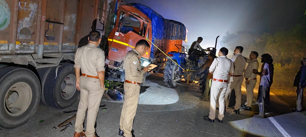 Bulandshahar News: खड़े ट्रक से टकराया कैंटर, कैंटर चालक की मौत