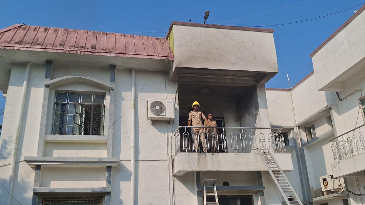 gaya circuit house ac blast fire foreign ministry director manoj kumar safe today bihar news