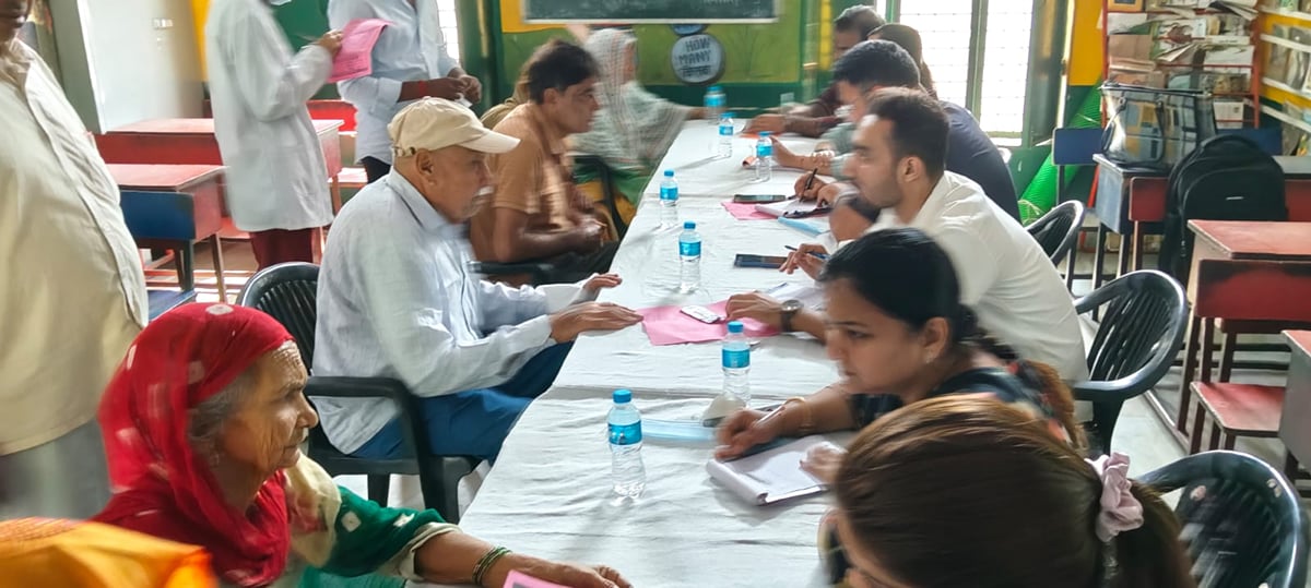 Meerut News: कैली में निशुल्क शिविर में 200 से अधिक लोगों की जांच