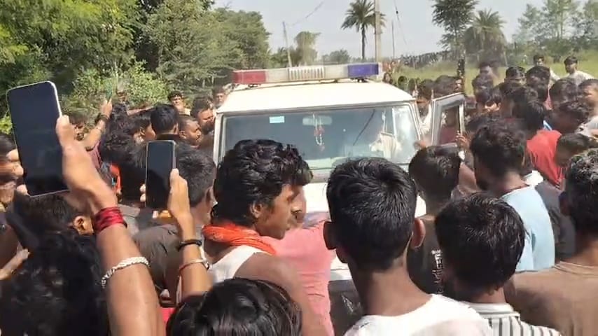 Bihar vaishali two youths beaten on suspicion of child theft vaishali News hajipur news bihar police