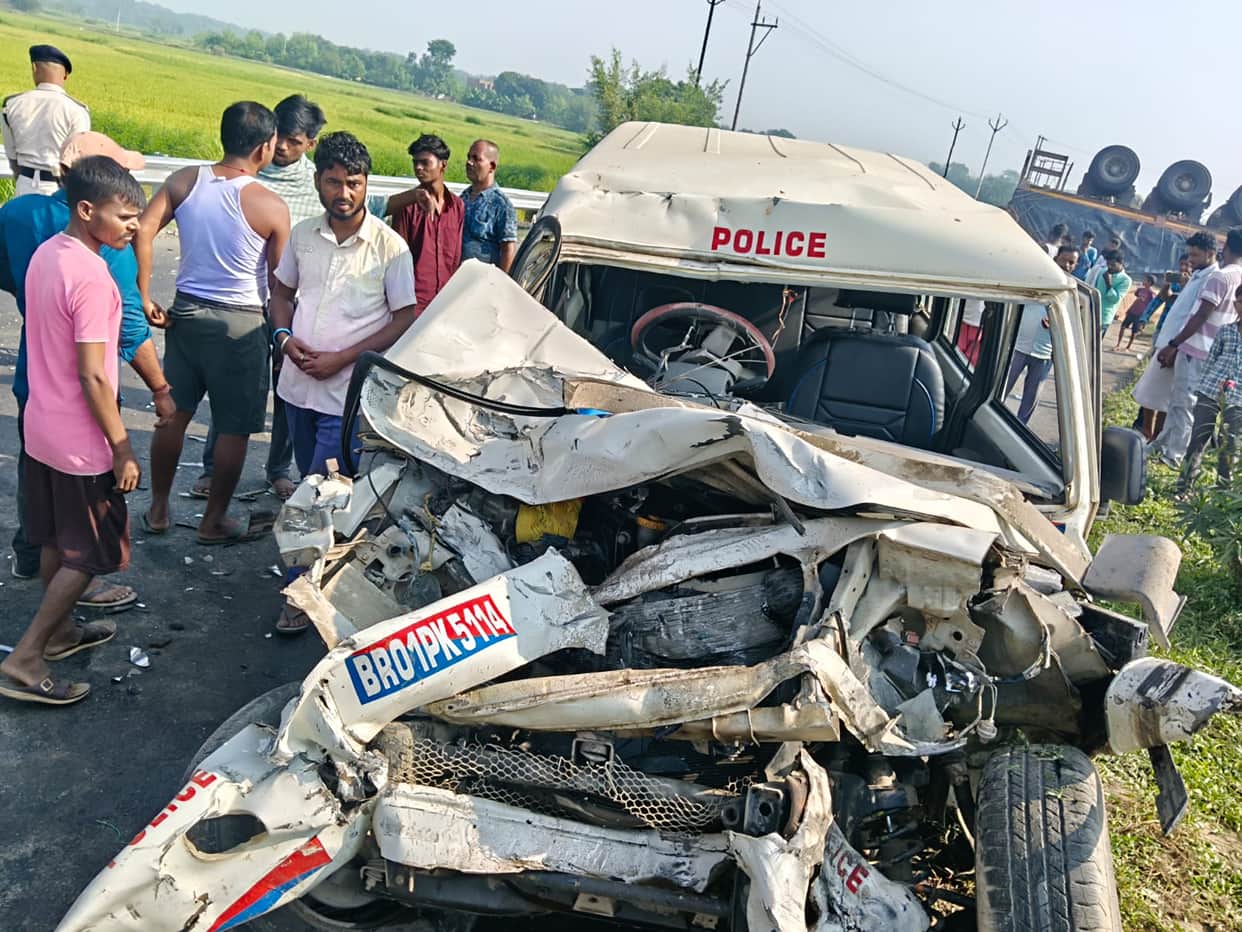 poice driver killed in accident caused by pothole on NH 27 in madhubani Bihar news madhubani news