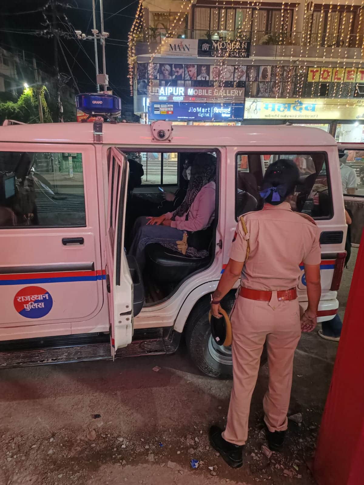 मौके पर मौजूद पुलिस