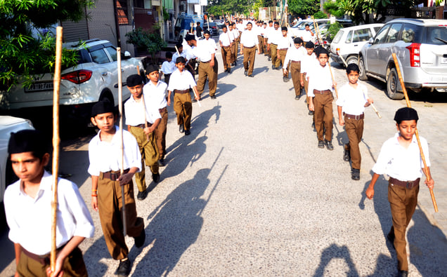 Aligarh News: स्वयं सेवकों की कदमताल ने पेश की अनुशासन की मिसाल