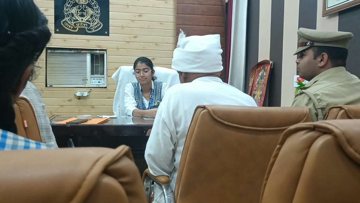 Agra News: रिंशी बनीं एसीपी, दिव्यांशी ने संभाली कोतवाल की कुर्सी