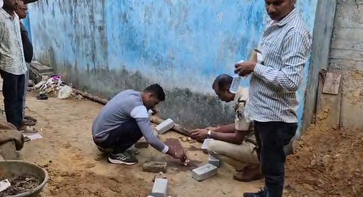 मौके पर जांच करती टीम