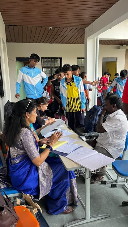 सीबीएसई राष्ट्रीय बालक फुटबॉल चैंपियनशिप में शामिल होने से पहले ग्रेटर नोएडा के उमा पब्लिक स्कू