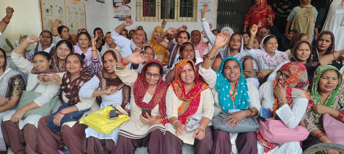 Meerut News: सरूरपुर में आशा कार्यकर्ताओं का धरना, बढ़ाई जाए प्रोत्साहन राशि