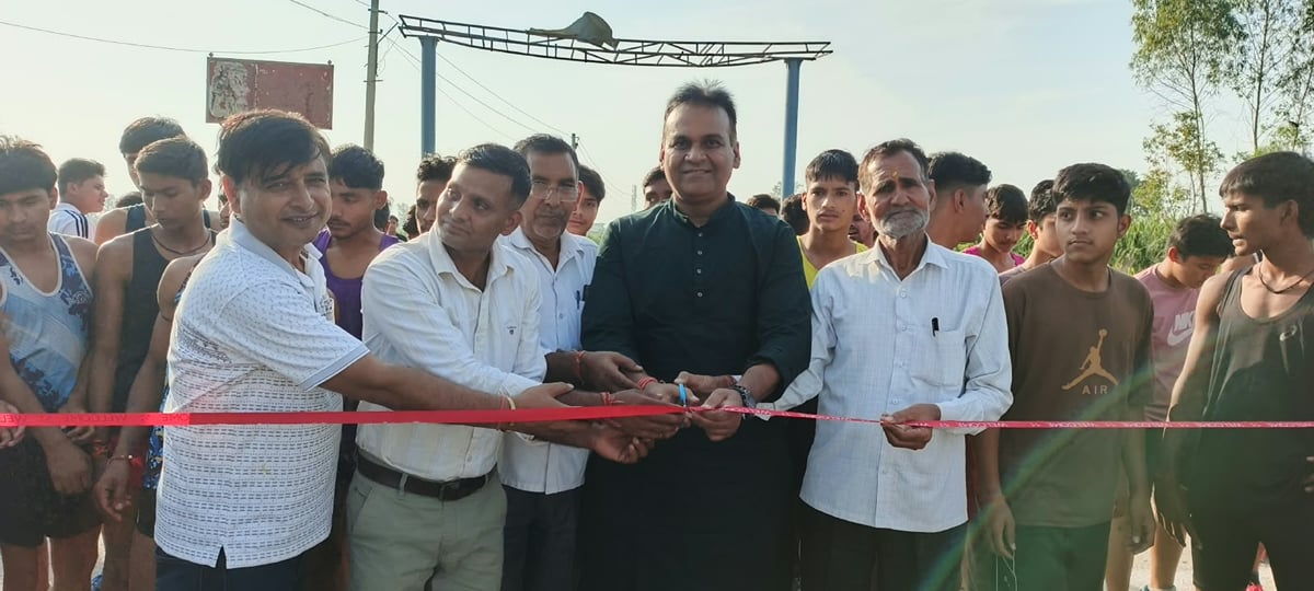 Meerut News: दशहरा पर दौड़ प्रतियोगिता में संदीप भाटी ने दो रेस जीतीं